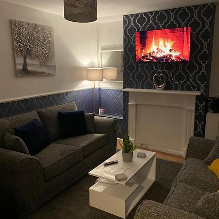 Cosy 3 Bedroom House, Free Parking & Wifi 诺丁汉 外观 照片