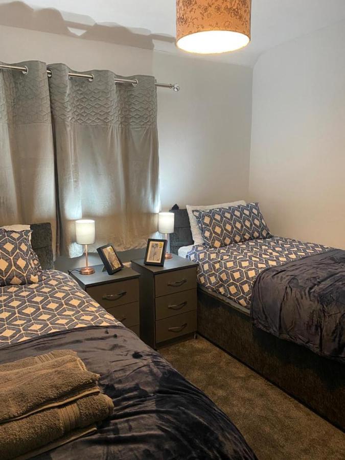 Cosy 3 Bedroom House, Free Parking & Wifi 诺丁汉 外观 照片