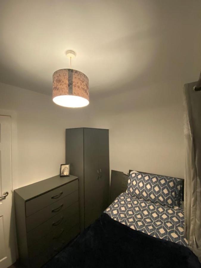 Cosy 3 Bedroom House, Free Parking & Wifi 诺丁汉 外观 照片