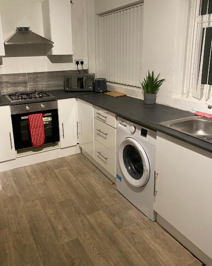 Cosy 3 Bedroom House, Free Parking & Wifi 诺丁汉 外观 照片