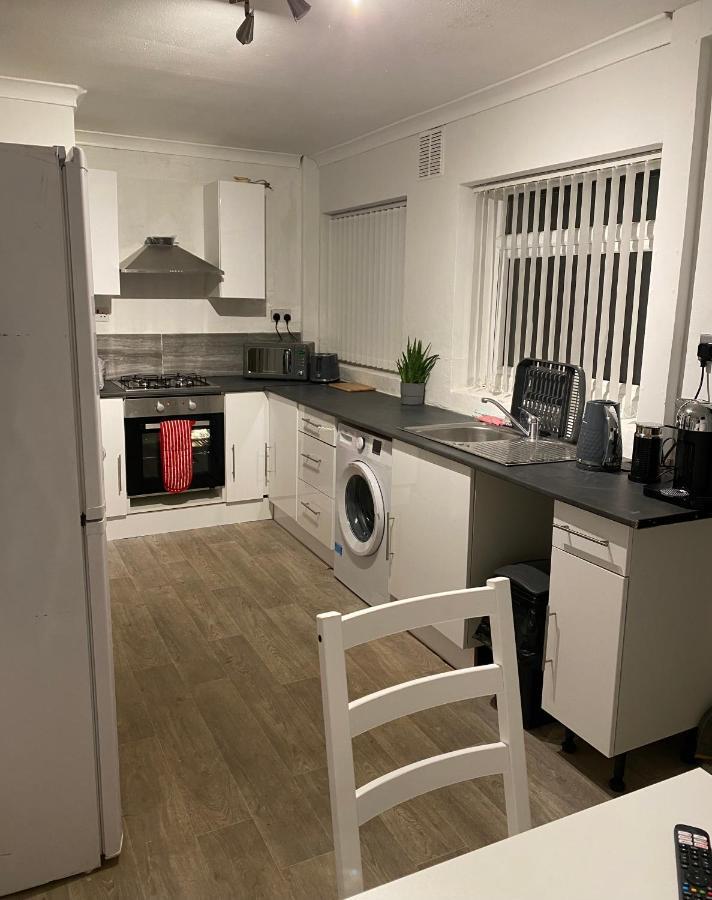 Cosy 3 Bedroom House, Free Parking & Wifi 诺丁汉 外观 照片